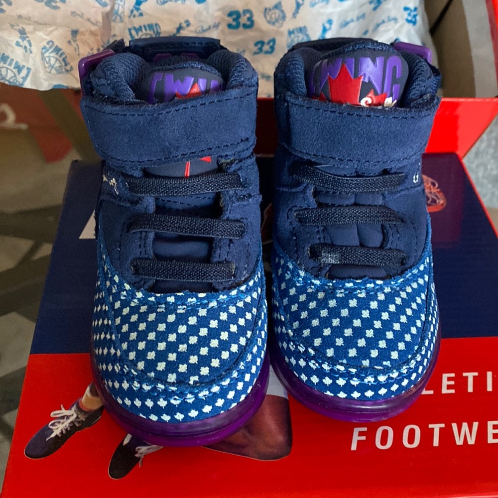Kids Patrick Ewing size 4